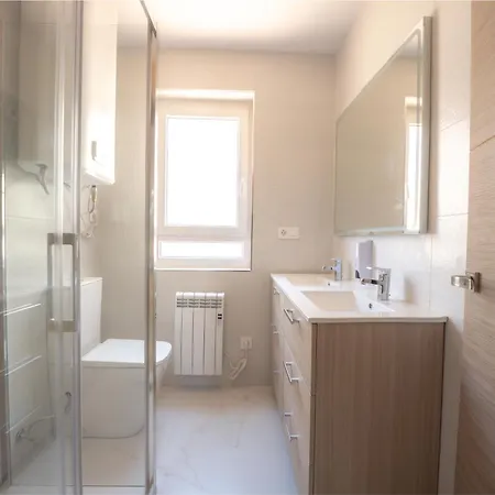 Apartman Lujo, 8 Pax Patinetes, Netflix, Wifi Y Parking *