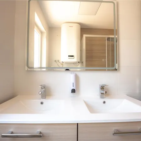 Apartman Lujo, 8 Pax Patinetes, Netflix, Wifi Y Parking *